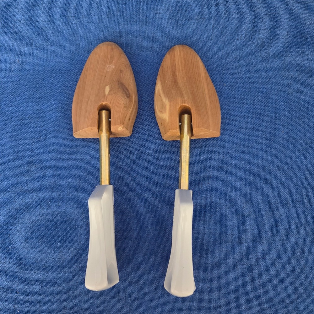 Florsheim Wood Cedar Shoe Trees Men Adjustable Spring Loaded Pair White Handle